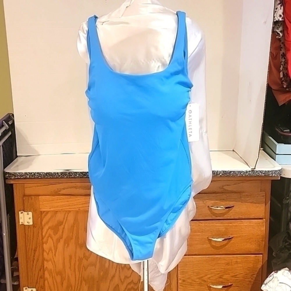 NWT - ATHLETA SCOOP NECK FULL PIECE BATHING SUIT (sz‎ lg)